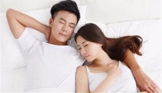 爱燃情感：夫妻睡觉时会做的7个“坏动作”，你一定做过！